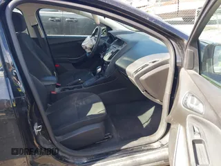 2016 Ford Focus SE with VIN 1FADP3F29GL304823, listed as a IAAI auction lot 41720924 with 82,245 mi miles. Bid and sale history available at carsss.com. Image 5.