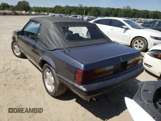 1984 Ford Mustang z VIN 1FABP27W7EF225018, wystawiony jako Copart lot #48488031 z przebiegiem 49 673 mil mil oraz Szkoda całkowita • Salvage title. Historia ofert i sprzedaży dostępna na DreamBid. Obrazek 3.