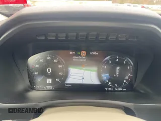 2017 Volvo XC90 Momentum with VIN YV4A22PK4H1122879, listed as a IAAI auction lot 41604685 with 164,460 mi miles. Bid and sale history available at carsss.com. Image 7.