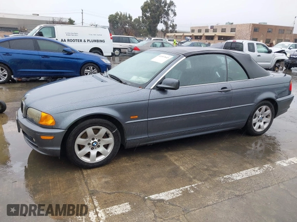 2001 BMW 3 Series 325Ci with VIN WBABS33431JY41788, listed as a IAAI auction lot 41557645 with 199,732 mi miles. Bid and sale history available at carsss.com. Image 6.