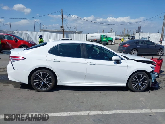 2020 Toyota Camry SE z VIN 4T1G11AK2LU970118, wystawiony jako IAAI lot #41950188 z przebiegiem 11 171 mil mil oraz . Historia ofert i sprzedaży dostępna na DreamBid. Obrazek 14.