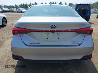 2019 Toyota Avalon Limited Hybrid z VIN 4T1B21FB9KU007974, wystawiony jako IAAI lot #42112574 z przebiegiem 45 708 mil mil oraz . Historia ofert i sprzedaży dostępna na DreamBid. Obrazek 16.