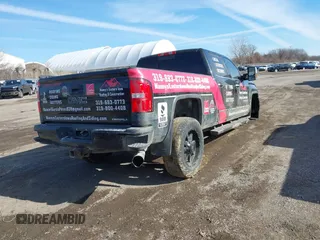 2016 GMC Sierra 2500HD Denali z VIN 1GT12UE80GF115452, wystawiony jako IAAI lot #41537973 z przebiegiem 182 800 mil mil oraz . Historia ofert i sprzedaży dostępna na DreamBid. Obrazek 4.