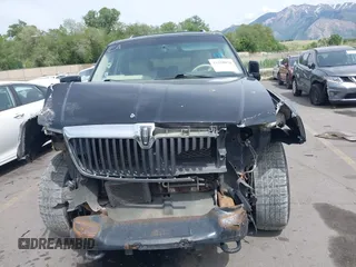 2004 Lincoln Navigator Luxury z VIN 5LMFU28R74LJ01322, wystawiony jako IAAI lot #42350030 z przebiegiem Nie podano mil oraz . Historia ofert i sprzedaży dostępna na DreamBid. Obrazek 12.
