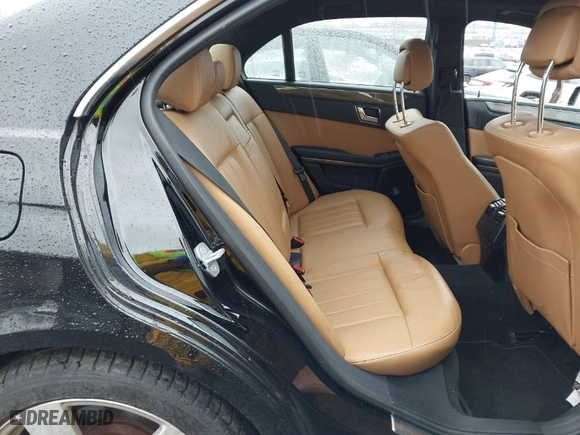 2010 Mercedes-Benz E-Class E 350 Luxury with VIN WDDHF8HB0AA176067, listed as a IAAI auction lot 41997712 with 151,662 mi miles. Bid and sale history available at carsss.com. Image 8.