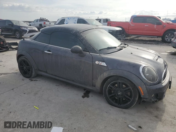 2014 MINI Coupe S z VIN WMWSX3C59ET773064, wystawiony jako Copart lot #42989015 z przebiegiem 135 005 mil mil oraz Szkoda całkowita • Salvage title. Historia ofert i sprzedaży dostępna na DreamBid. Obrazek 4.