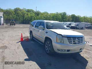 2008 Cadillac Escalade ESV z VIN 1GYFK66898R105514, wystawiony jako IAAI lot #42129068 z przebiegiem 192 526 mil mil oraz . Historia ofert i sprzedaży dostępna na DreamBid. Obrazek 1.