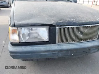 1991 Volvo 740 z VIN YV1FA8841M2525280, wystawiony jako IAAI lot #42151096 z przebiegiem 228 705 mil mil oraz . Historia ofert i sprzedaży dostępna na DreamBid. Obrazek 6.