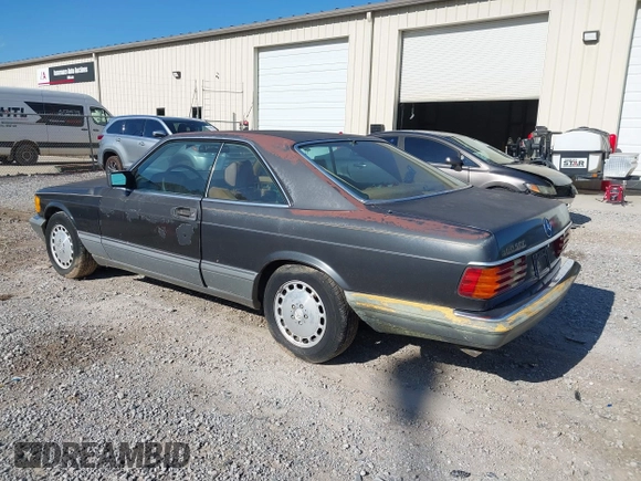 1986 Mercedes-Benz 560 z VIN WDBCA45D7GA200289, wystawiony jako IAAI lot #42313986 z przebiegiem 203 457 mil mil oraz . Historia ofert i sprzedaży dostępna na DreamBid. Obrazek 3.