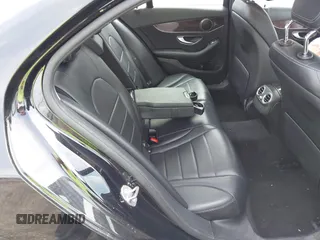 2017 Mercedes-Benz C 300 z VIN 55SWF4KB2HU204406, wystawiony jako IAAI lot #42219682 z przebiegiem 138 399 mil mil oraz . Historia ofert i sprzedaży dostępna na DreamBid. Obrazek 8.