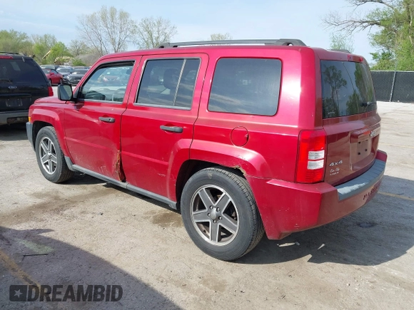 2008 Jeep Patriot Sport with VIN 1J8FF28WX8D667698, listed as a IAAI auction lot 41979151 with 165,981 mi miles. Bid and sale history available at carsss.com. Image 3.