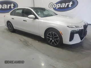 2024 BMW 7 Series 740i xDrive z VIN WBA33EH06RCS76214, wystawiony jako Copart lot #78085004 z przebiegiem 2 808 mil mil oraz Czysty tytuł • Clean title. Historia ofert i sprzedaży dostępna na DreamBid. Obrazek 4.
