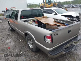 2001 Chevrolet S-10 LS with VIN 1GCCS19551K148520, listed as a IAAI auction lot 42218952 with 199,320 mi miles and . Bid and sale history available at DreamBid. Image 6.