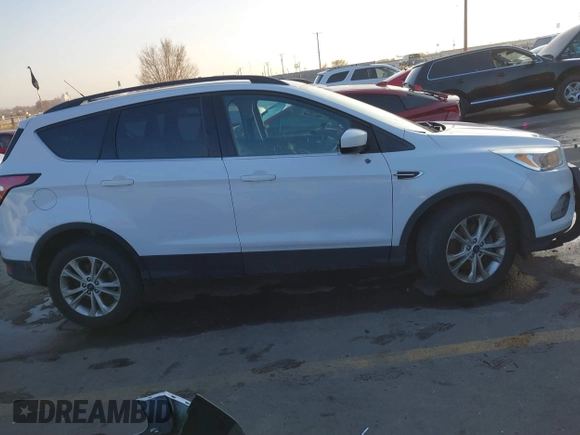 2018 Ford Escape SE z VIN 1FMCU9GD6JUC13023, wystawiony jako IAAI lot #41023197 z przebiegiem 105 489 mil mil oraz . Historia ofert i sprzedaży dostępna na DreamBid. Obrazek 13.