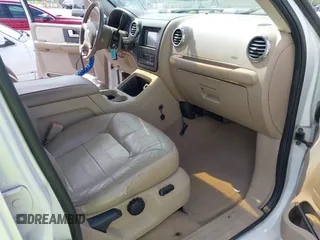 2004 Ford Expedition Eddie Bauer z VIN 1FMFU18L04LB38933, wystawiony jako IAAI lot #42707140 z przebiegiem 270 503 mil mil oraz . Historia ofert i sprzedaży dostępna na DreamBid. Obrazek 5.