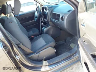 2016 Jeep Patriot Sport with VIN 1C4NJPBA0GD525550, listed as a IAAI auction lot 41685524 with 82,630 mi miles. Bid and sale history available at carsss.com. Image 5.