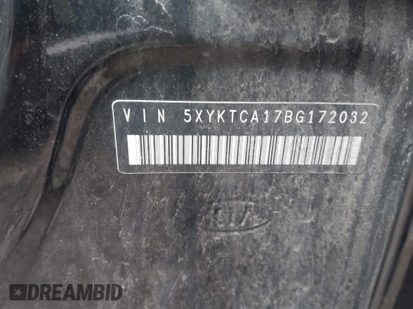 2011 Kia Sorento LX with VIN 5XYKTCA17BG172032, listed as a IAAI auction lot 42227728 with 133,681 mi miles and . Bid and sale history available at carsss.com. Image 9.