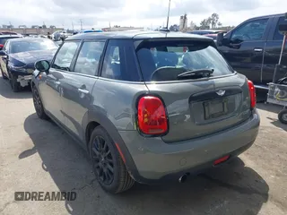 2016 MINI Hardtop 4 Door z VIN WMWXU1C52G2A93506, wystawiony jako IAAI lot #41920473 z przebiegiem 101 635 mil mil oraz . Historia ofert i sprzedaży dostępna na DreamBid. Obrazek 3.