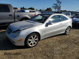 2002 Mercedes-Benz C 230/260/280/320 with VIN WDBRN47J12A288749, listed as a Copart auction lot 42052655 with 229,188 mi miles and Clean Title. Bid and sale history available at DreamBid. Image 1.