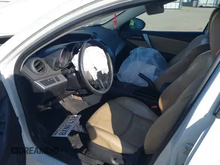 2013 Mazda 3 i Grand Touring z VIN JM1BL1WP3D1783731, wystawiony jako IAAI lot #41573753 z przebiegiem 253 424 mil mil oraz . Historia ofert i sprzedaży dostępna na DreamBid. Obrazek 5.