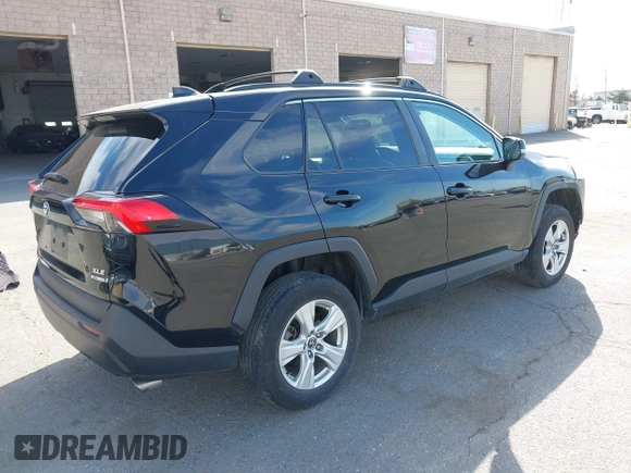 2020 Toyota RAV4 Hybrid XLE с VIN 2T3RWRFV0LW052144, выставлен на аукционе IAAI как лот 41941758 с пробегом 53 725 миль миль и . История ставок и продаж доступна на DreamBid. Изображение 4.