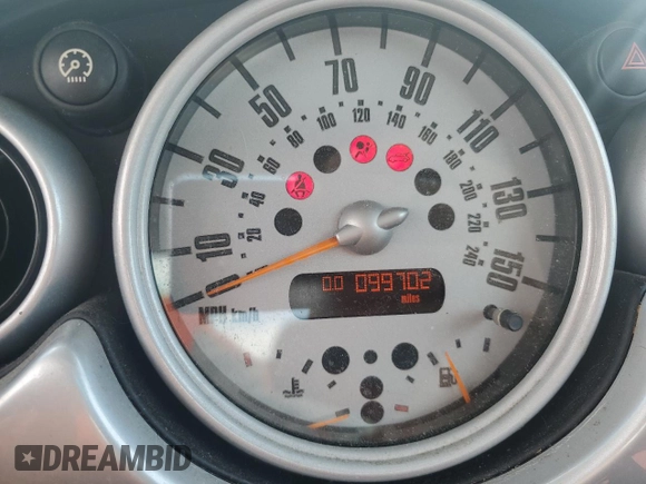 2005 MINI Hardtop z VIN WMWRC33405TJ64270, wystawiony jako Copart lot #52730515 z przebiegiem 99 702 mil mil oraz Szkoda całkowita • Salvage title. Historia ofert i sprzedaży dostępna na DreamBid. Obrazek 9.