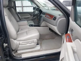 2014 GMC Yukon SLT with VIN 1GKS1CE07ER229525, listed as a IAAI auction lot 40260080 with 180,043 mi miles. Bid and sale history available at carsss.com. Image 5.