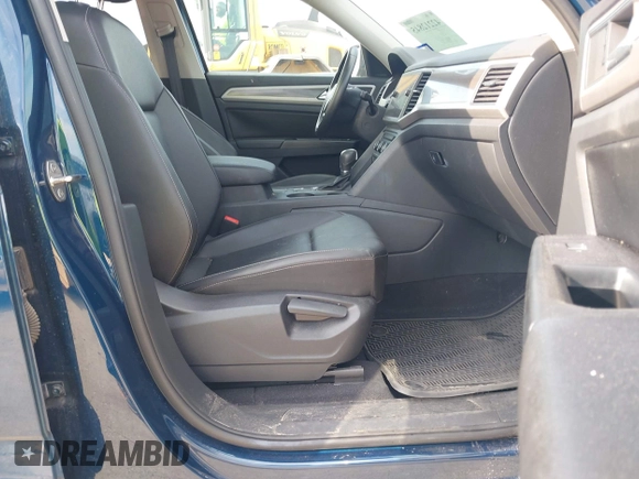 2019 Volkswagen Atlas SE with VIN 1V2WR2CA8KC618988, listed as a IAAI auction lot 42212845 with 60,481 mi miles and . Bid and sale history available at DreamBid. Image 5.