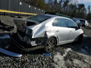 2006 Volkswagen Jetta 2.5L with VIN 3VWSF71K66M634299, listed as a Copart auction lot 42383235 with 168,421 mi miles and Salvage title. Bid and sale history available at DreamBid. Image 3.