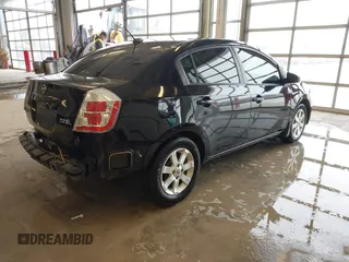 2007 Nissan Sentra 2.0 z VIN 3N1AB61E27L655448, wystawiony jako IAAI lot #41587772 z przebiegiem 184 202 mil mil oraz . Historia ofert i sprzedaży dostępna na DreamBid. Obrazek 17.