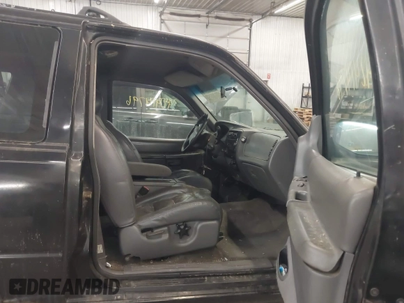 2000 Ford Explorer z VIN 1FMYU60X2YUA61809, wystawiony jako IAAI lot #42414796 z przebiegiem 167 129 mil mil oraz . Historia ofert i sprzedaży dostępna na DreamBid. Obrazek 5.