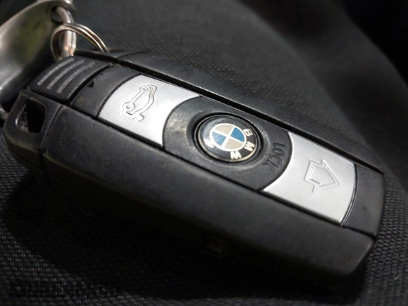 2015 BMW Z4 sDrive28i with VIN WBALL5C51FJ997681, listed as a IAAI auction lot 41323332 with 47,991 mi miles. Bid and sale history available at carsss.com. Image 11.