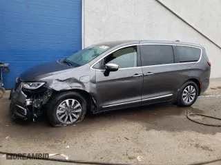 2023 Chrysler Pacifica Hybrid Limited with VIN 2C4RC1S74PR588693, listed as a Copart auction lot 72932704 with 10,241 mi miles and Salvage Title. Bid and sale history available at carsss.com. Image 1.