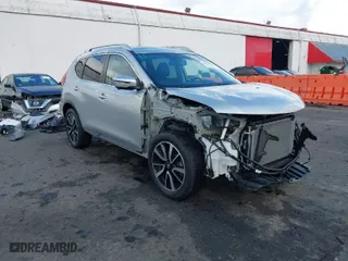 2020 Nissan Rogue SL with VIN 5N1AT2MT1LC765826, listed as a IAAI auction lot 40621492 with 17,864 mi miles. Bid and sale history available at carsss.com. Image 1.