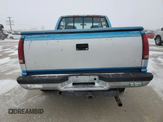 1992 GMC Sierra 2500 z VIN 2GTFK29K3N1539843, wystawiony jako Copart lot #45037335 z przebiegiem 146 355 mil mil oraz Szkody całkowita. Historia ofert i sprzedaży dostępna na DreamBid. Obrazek 6.