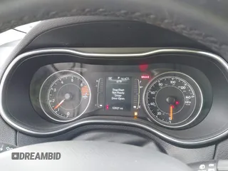 2019 Jeep Cherokee Latitude Plus z VIN 1C4PJMLB5KD440162, wystawiony jako IAAI lot #41911864 z przebiegiem 53 927 mil mil oraz . Historia ofert i sprzedaży dostępna na DreamBid. Obrazek 7.