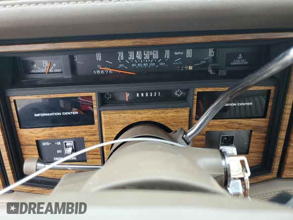 1985 Cadillac Eldorado z VIN 1G6EL5788FE655155, wystawiony jako Copart lot #73223134 z przebiegiem 68 676 mil mil oraz Tytuł czysty. Historia ofert i sprzedaży dostępna na DreamBid. Obrazek 9.