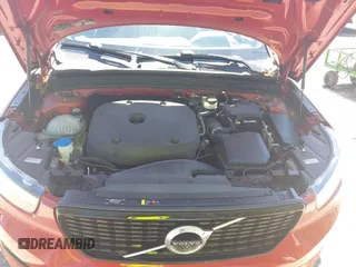 2019 Volvo XC40 Momentum with VIN YV4162XZ9K2019184, listed as a IAAI auction lot 41839804 with 56,675 mi miles. Bid and sale history available at carsss.com. Image 10.