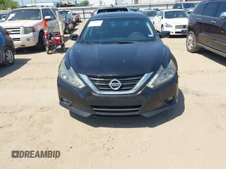 2017 Nissan Altima SR z VIN 1N4AL3AP7HC285742, wystawiony jako IAAI lot #41984935 z przebiegiem 92 855 mil mil oraz . Historia ofert i sprzedaży dostępna na DreamBid. Obrazek 12.