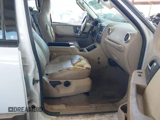 2003 Ford Expedition Eddie Bauer z VIN 1FMPU17L83LC21028, wystawiony jako IAAI lot #42393882 z przebiegiem 234 568 mil mil oraz . Historia ofert i sprzedaży dostępna na DreamBid. Obrazek 5.