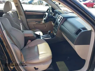2006 Chrysler 300 C with VIN 2C3LA63H96H490736, listed as a IAAI auction lot 41998112 with 184,090 mi miles. Bid and sale history available at carsss.com. Image 5.