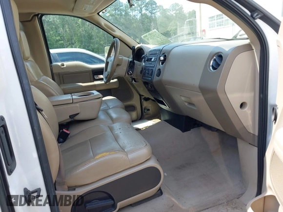 2008 Ford F-150 XL z VIN 1FTRF14V38KD20835, wystawiony jako IAAI lot #42292426 z przebiegiem 2 430 165 mil mil oraz . Historia ofert i sprzedaży dostępna na DreamBid. Obrazek 5.
