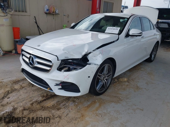 2020 Mercedes-Benz E 350 z VIN W1KZF8DB4LA833854, wystawiony jako IAAI lot #42424616 z przebiegiem 41 860 mil mil oraz . Historia ofert i sprzedaży dostępna na DreamBid. Obrazek 6.