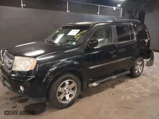 2011 Honda Pilot Touring with VIN 5FNYF4H97BB099528, listed as a IAAI auction lot 41721800 with 132,979 mi miles. Bid and sale history available at carsss.com. Image 2.