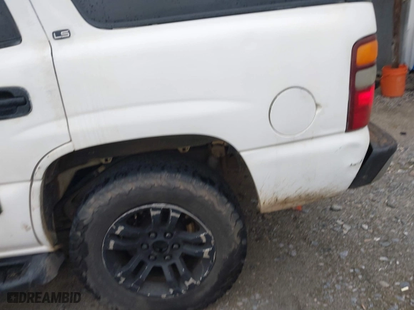 2001 Chevrolet Tahoe LT with VIN 1GNEC13T81J210227, listed as a IAAI auction lot 41847678 with 327,531 mi miles. Bid and sale history available at carsss.com. Image 17.