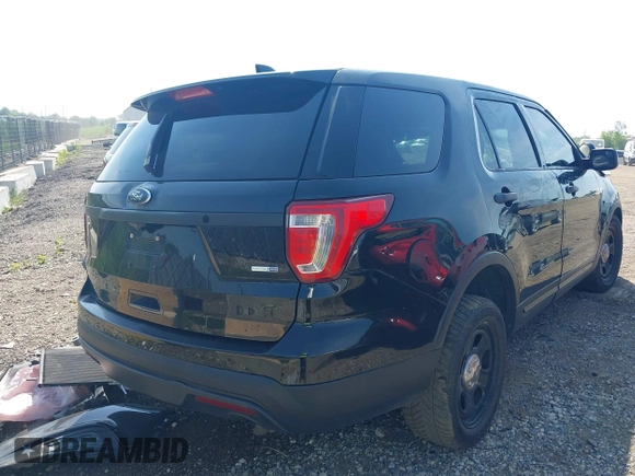 2017 Ford Police Interceptor Utility with VIN 1FM5K8AR2HGB15810, listed as a IAAI auction lot 42560147 with 118,224 mi miles and . Bid and sale history available at DreamBid. Image 4.
