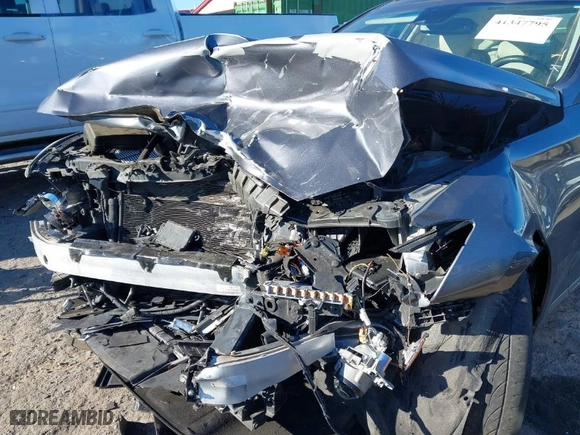 2017 Genesis G80 5.0L Ultimate with VIN KMHGN4JF9HU178161, listed as a IAAI auction lot 41347795 with 76,522 mi miles. Bid and sale history available at carsss.com. Image 6.