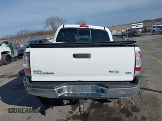 2015 Toyota Tacoma with VIN 3TMLU4EN8FM184297, listed as a IAAI auction lot 41759278 with 116,158 mi miles and . Bid and sale history available at DreamBid. Image 16.