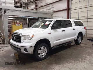 2013 Toyota Tundra z VIN 5TFDY5F13DX313385, wystawiony jako IAAI lot #42200622 z przebiegiem 161 470 mil mil oraz . Historia ofert i sprzedaży dostępna na DreamBid. Obrazek 20.