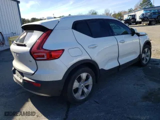 2020 Volvo XC40 Momentum with VIN YV4AC2HK5L2226439, listed as a Copart auction lot 73108702 with 31837 miles. Bid and sale history available at carsss.com. Image 3.